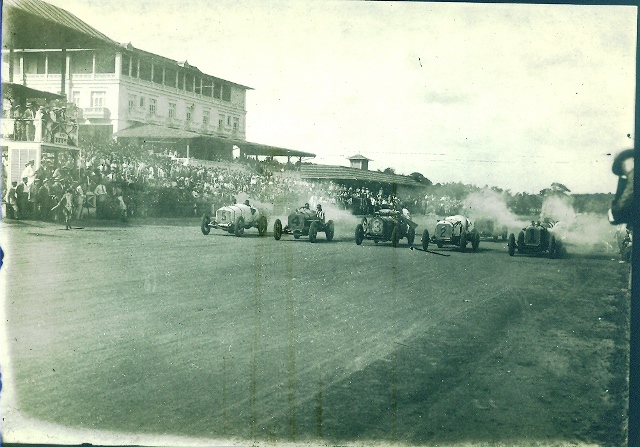 Foto de   Carrera de autos, ca. 1930. Foto Funcasta, Fondos BNCJM